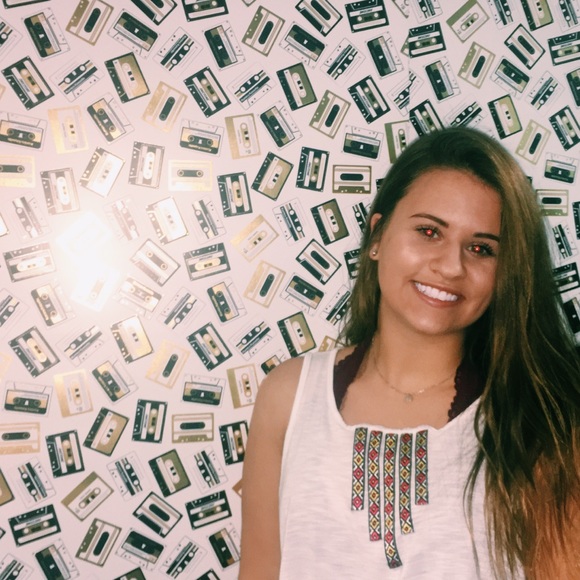 Meet your Posher, Amanda - Picture 1 of 1